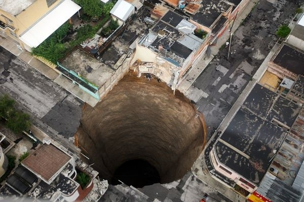 guatemala sinkhole 2010