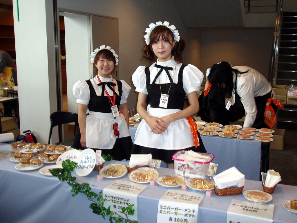 maid cafe japan