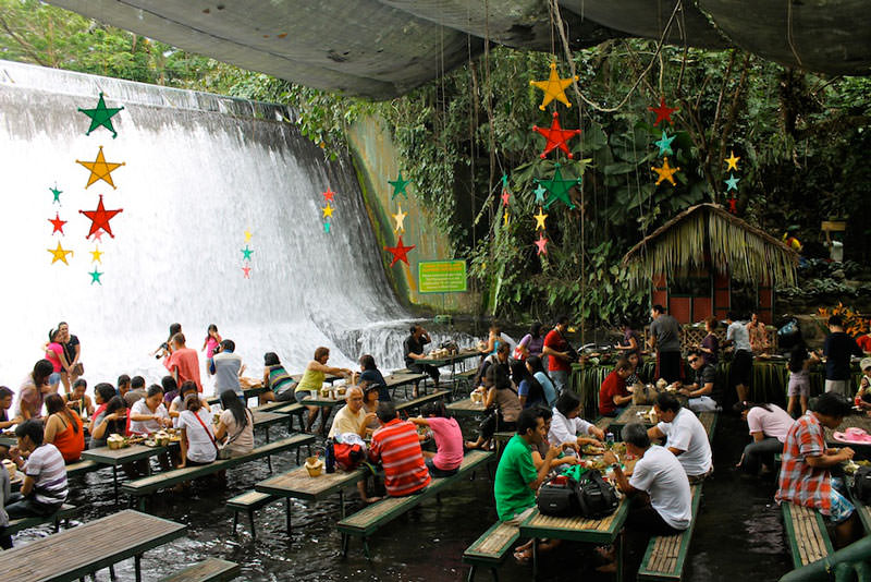 restoran di bawah air terjun filipina 2