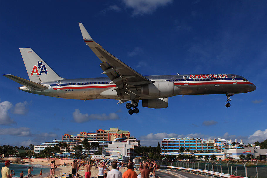 Sint Maarten Airplane American2