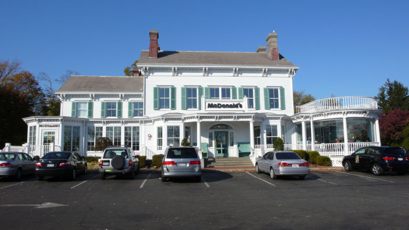 05_White-Colonial-Mansion-McDonalds-in-New-Hyde-Park-New-York-USA