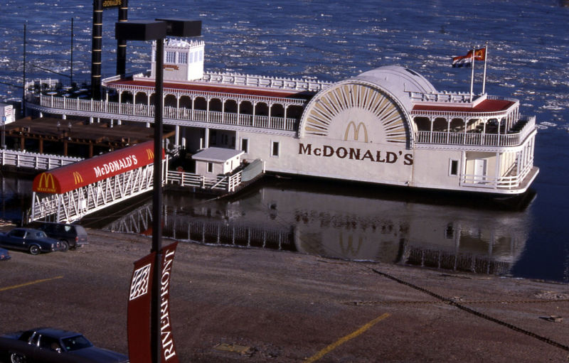 10_McDonalds-River-Boat-on-the-Mississippi-River-St.-Louis-MO