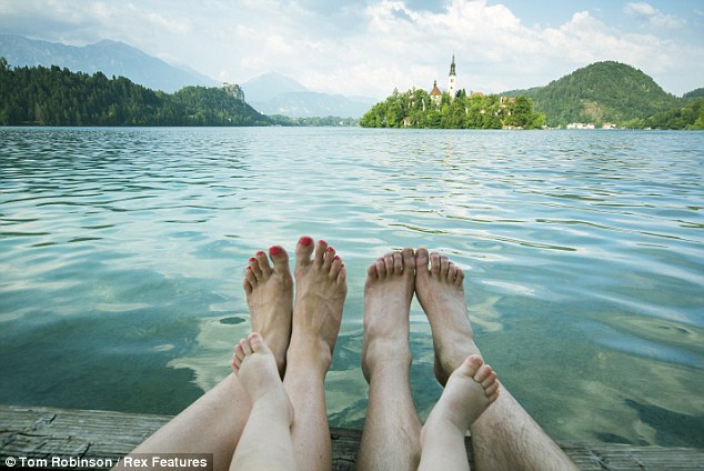 Foto bersama sang buah hati di dekat Danau di Slovenia