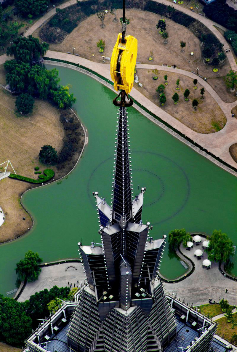 crane-operator-wei-genshen-photos-of-shanghai-from-above-3